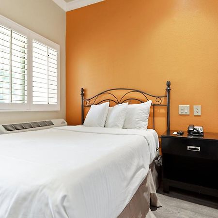 Le Blanc Inn & Suites El Monte Dış mekan fotoğraf