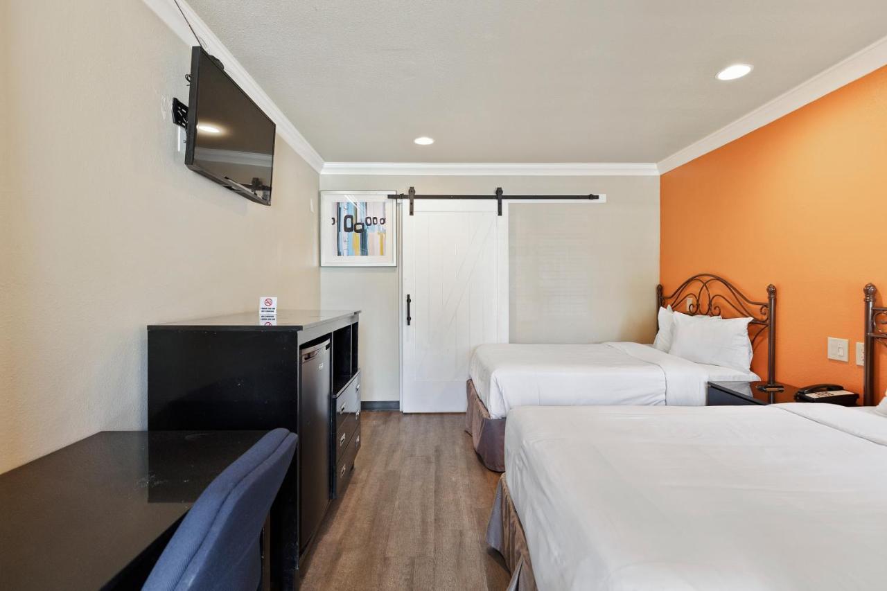 Le Blanc Inn & Suites El Monte Dış mekan fotoğraf