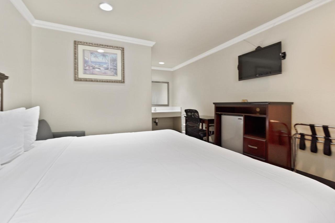 Le Blanc Inn & Suites El Monte Dış mekan fotoğraf